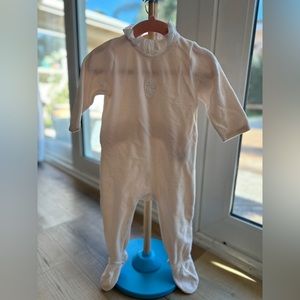 Chloé pink velour footie with white ruffle collar. Size 9 months.